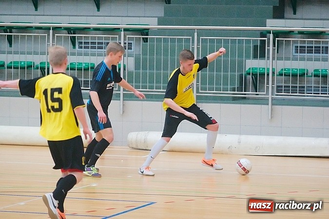 Zdjęcie w galerii na portalu naszraciborz.pl: Płomień zgaszony. Galaktyczni górą nad Cukiernią. Nerwowo w starciu Partnera z Mat-Bruk wiadomości z regionu