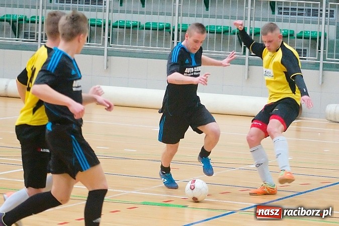 Zdjęcie w galerii na portalu naszraciborz.pl: Płomień zgaszony. Galaktyczni górą nad Cukiernią. Nerwowo w starciu Partnera z Mat-Bruk wiadomości z regionu