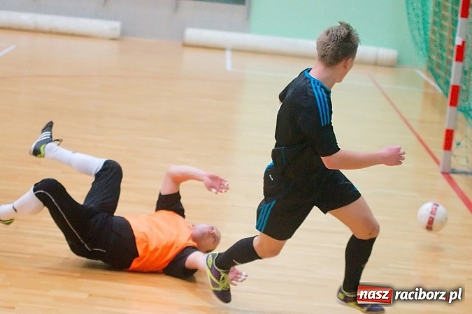 Zdjęcie w galerii na portalu naszraciborz.pl: Płomień zgaszony. Galaktyczni górą nad Cukiernią. Nerwowo w starciu Partnera z Mat-Bruk wiadomości z regionu