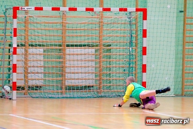 Zdjęcie w galerii na portalu naszraciborz.pl: Płomień zgaszony. Galaktyczni górą nad Cukiernią. Nerwowo w starciu Partnera z Mat-Bruk wiadomości z regionu