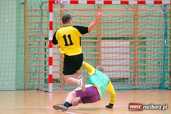 Zdjęcie w galerii na portalu naszraciborz.pl: Płomień zgaszony. Galaktyczni górą nad Cukiernią. Nerwowo w starciu Partnera z Mat-Bruk wiadomości z regionu