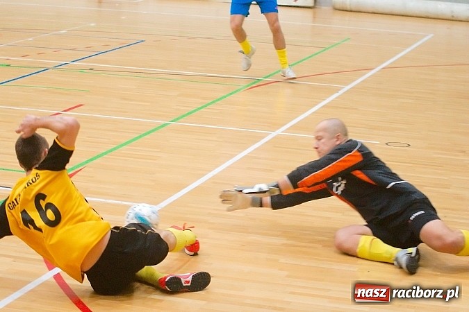 Zdjęcie w galerii na portalu naszraciborz.pl: Płomień zgaszony. Galaktyczni górą nad Cukiernią. Nerwowo w starciu Partnera z Mat-Bruk wiadomości z regionu