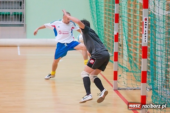 Zdjęcie w galerii na portalu naszraciborz.pl: Płomień zgaszony. Galaktyczni górą nad Cukiernią. Nerwowo w starciu Partnera z Mat-Bruk wiadomości z regionu