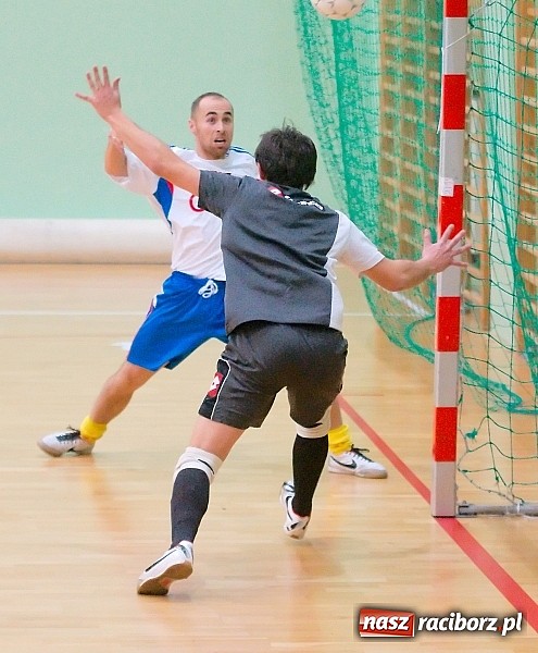 Zdjęcie w galerii na portalu naszraciborz.pl: Płomień zgaszony. Galaktyczni górą nad Cukiernią. Nerwowo w starciu Partnera z Mat-Bruk wiadomości z regionu