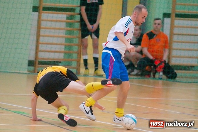 Zdjęcie w galerii na portalu naszraciborz.pl: Płomień zgaszony. Galaktyczni górą nad Cukiernią. Nerwowo w starciu Partnera z Mat-Bruk wiadomości z regionu