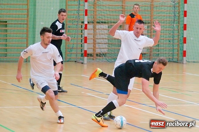 Zdjęcie w galerii na portalu naszraciborz.pl: Płomień zgaszony. Galaktyczni górą nad Cukiernią. Nerwowo w starciu Partnera z Mat-Bruk wiadomości z regionu