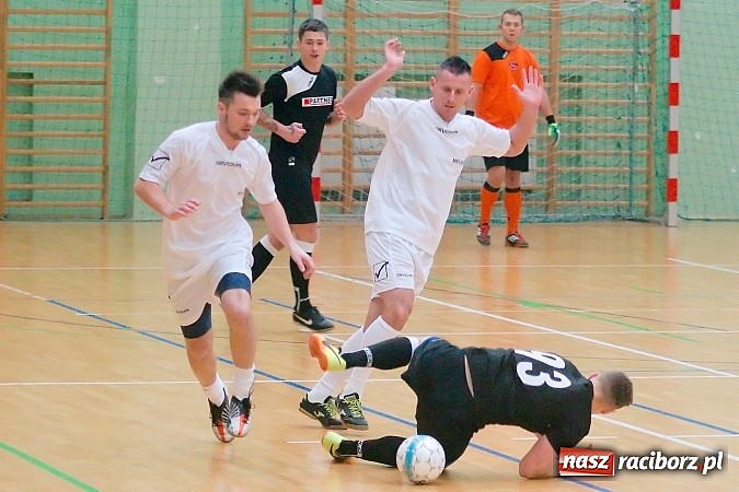 Zdjęcie w galerii na portalu naszraciborz.pl: Płomień zgaszony. Galaktyczni górą nad Cukiernią. Nerwowo w starciu Partnera z Mat-Bruk wiadomości z regionu