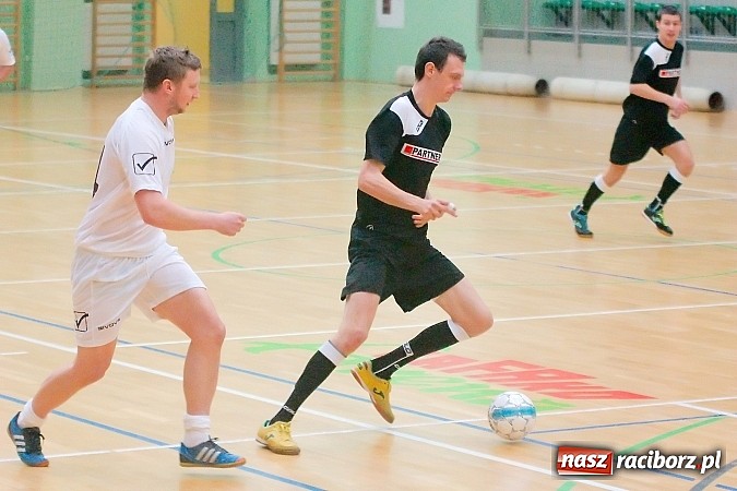 Zdjęcie w galerii na portalu naszraciborz.pl: Płomień zgaszony. Galaktyczni górą nad Cukiernią. Nerwowo w starciu Partnera z Mat-Bruk wiadomości z regionu