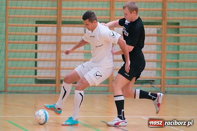 Zdjęcie w galerii na portalu naszraciborz.pl: Płomień zgaszony. Galaktyczni górą nad Cukiernią. Nerwowo w starciu Partnera z Mat-Bruk wiadomości z regionu