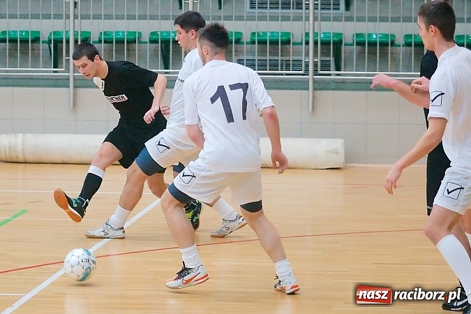 Zdjęcie w galerii na portalu naszraciborz.pl: Płomień zgaszony. Galaktyczni górą nad Cukiernią. Nerwowo w starciu Partnera z Mat-Bruk wiadomości z regionu