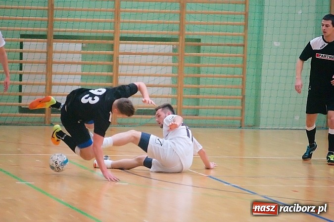 Zdjęcie w galerii na portalu naszraciborz.pl: Płomień zgaszony. Galaktyczni górą nad Cukiernią. Nerwowo w starciu Partnera z Mat-Bruk wiadomości z regionu