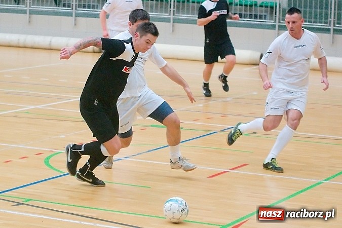 Zdjęcie w galerii na portalu naszraciborz.pl: Płomień zgaszony. Galaktyczni górą nad Cukiernią. Nerwowo w starciu Partnera z Mat-Bruk wiadomości z regionu