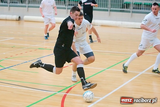 Zdjęcie w galerii na portalu naszraciborz.pl: Płomień zgaszony. Galaktyczni górą nad Cukiernią. Nerwowo w starciu Partnera z Mat-Bruk wiadomości z regionu