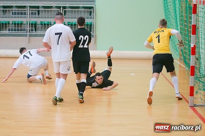 Zdjęcie w galerii na portalu naszraciborz.pl: Płomień zgaszony. Galaktyczni górą nad Cukiernią. Nerwowo w starciu Partnera z Mat-Bruk wiadomości z regionu