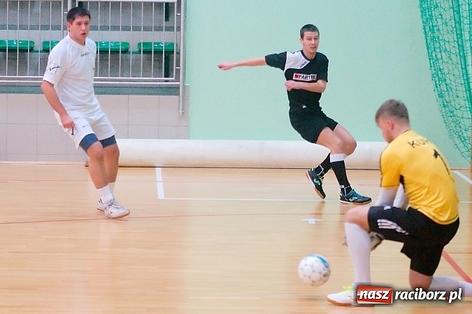 Zdjęcie w galerii na portalu naszraciborz.pl: Płomień zgaszony. Galaktyczni górą nad Cukiernią. Nerwowo w starciu Partnera z Mat-Bruk wiadomości z regionu