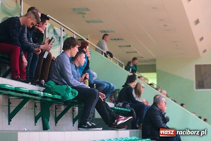 Zdjęcie w galerii na portalu naszraciborz.pl: Płomień zgaszony. Galaktyczni górą nad Cukiernią. Nerwowo w starciu Partnera z Mat-Bruk wiadomości z regionu