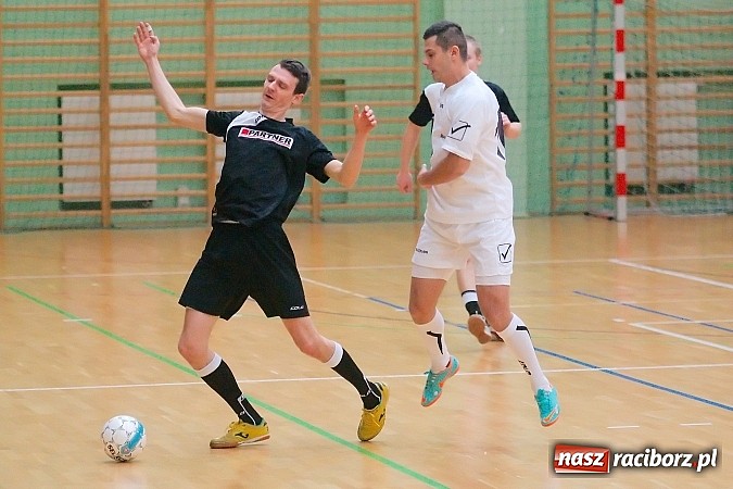 Zdjęcie w galerii na portalu naszraciborz.pl: Płomień zgaszony. Galaktyczni górą nad Cukiernią. Nerwowo w starciu Partnera z Mat-Bruk wiadomości z regionu