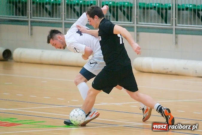 Zdjęcie w galerii na portalu naszraciborz.pl: Płomień zgaszony. Galaktyczni górą nad Cukiernią. Nerwowo w starciu Partnera z Mat-Bruk wiadomości z regionu