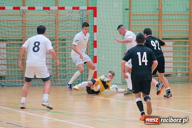 Zdjęcie w galerii na portalu naszraciborz.pl: Płomień zgaszony. Galaktyczni górą nad Cukiernią. Nerwowo w starciu Partnera z Mat-Bruk wiadomości z regionu