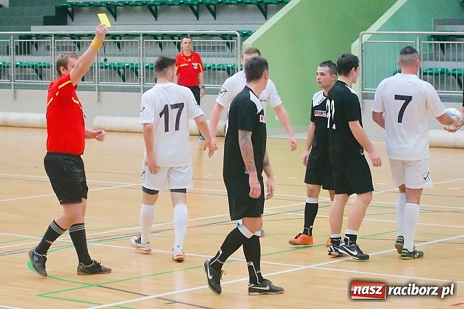 Zdjęcie w galerii na portalu naszraciborz.pl: Płomień zgaszony. Galaktyczni górą nad Cukiernią. Nerwowo w starciu Partnera z Mat-Bruk wiadomości z regionu