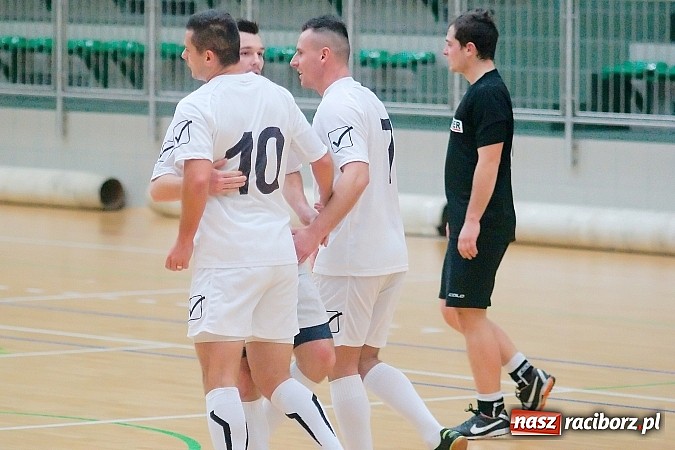 Zdjęcie w galerii na portalu naszraciborz.pl: Płomień zgaszony. Galaktyczni górą nad Cukiernią. Nerwowo w starciu Partnera z Mat-Bruk wiadomości z regionu