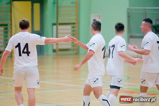 Zdjęcie w galerii na portalu naszraciborz.pl: Płomień zgaszony. Galaktyczni górą nad Cukiernią. Nerwowo w starciu Partnera z Mat-Bruk wiadomości z regionu