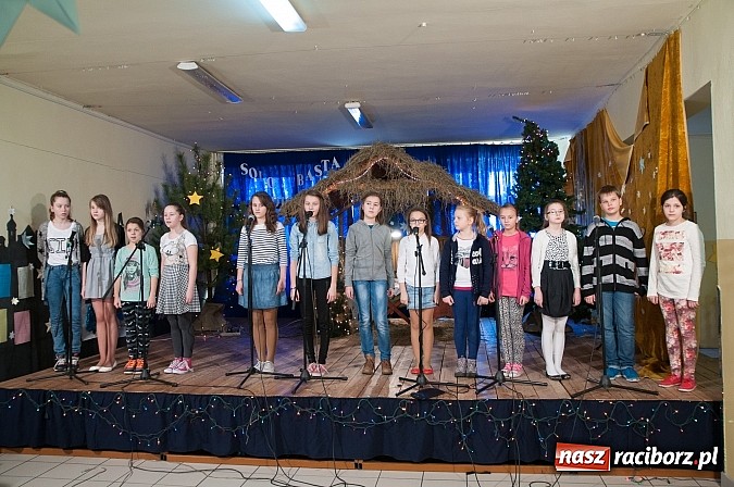 Zdjęcie w galerii na portalu naszraciborz.pl: 19 grudnia do uczni&oacute;w SP 18 przybyli niezwykli goście. I nie był to święty Mikołaj... wiadomości z regionu