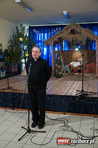 Zdjęcie w galerii na portalu naszraciborz.pl: 19 grudnia do uczni&oacute;w SP 18 przybyli niezwykli goście. I nie był to święty Mikołaj... wiadomości z regionu