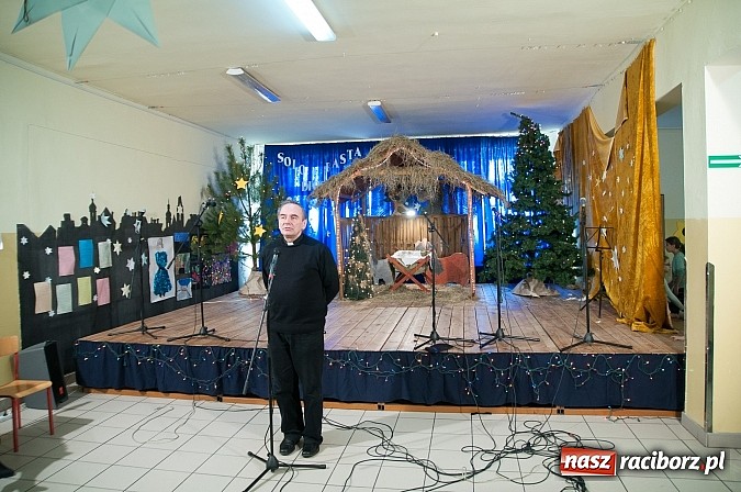 Zdjęcie w galerii na portalu naszraciborz.pl: 19 grudnia do uczni&oacute;w SP 18 przybyli niezwykli goście. I nie był to święty Mikołaj... wiadomości z regionu