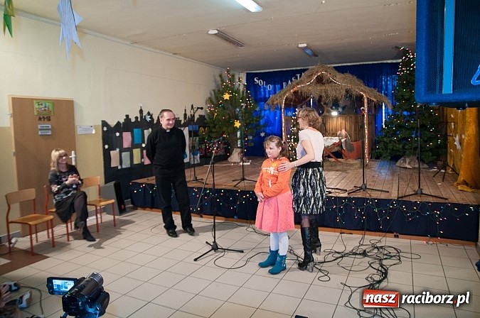 Zdjęcie w galerii na portalu naszraciborz.pl: 19 grudnia do uczni&oacute;w SP 18 przybyli niezwykli goście. I nie był to święty Mikołaj... wiadomości z regionu