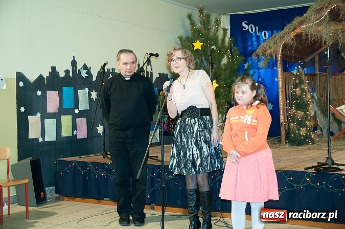 Zdjęcie w galerii na portalu naszraciborz.pl: 19 grudnia do uczni&oacute;w SP 18 przybyli niezwykli goście. I nie był to święty Mikołaj... wiadomości z regionu