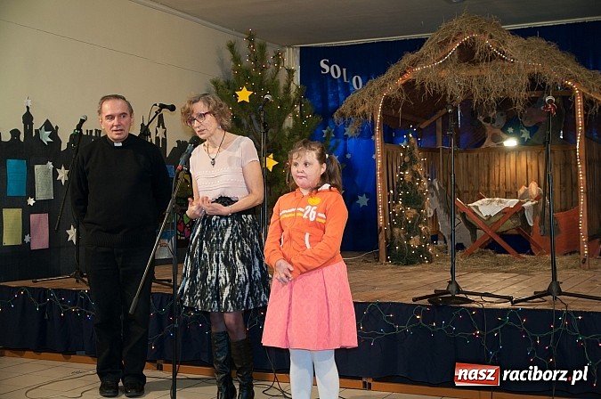 Zdjęcie w galerii na portalu naszraciborz.pl: 19 grudnia do uczni&oacute;w SP 18 przybyli niezwykli goście. I nie był to święty Mikołaj... wiadomości z regionu