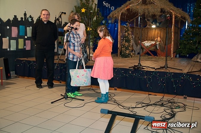 Zdjęcie w galerii na portalu naszraciborz.pl: 19 grudnia do uczni&oacute;w SP 18 przybyli niezwykli goście. I nie był to święty Mikołaj... wiadomości z regionu