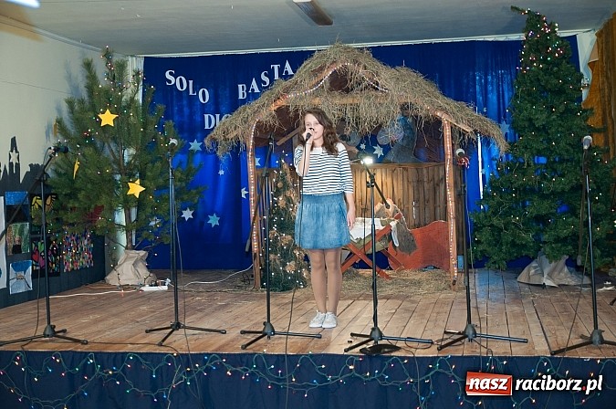 Zdjęcie w galerii na portalu naszraciborz.pl: 19 grudnia do uczni&oacute;w SP 18 przybyli niezwykli goście. I nie był to święty Mikołaj... wiadomości z regionu
