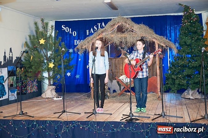 Zdjęcie w galerii na portalu naszraciborz.pl: 19 grudnia do uczni&oacute;w SP 18 przybyli niezwykli goście. I nie był to święty Mikołaj... wiadomości z regionu