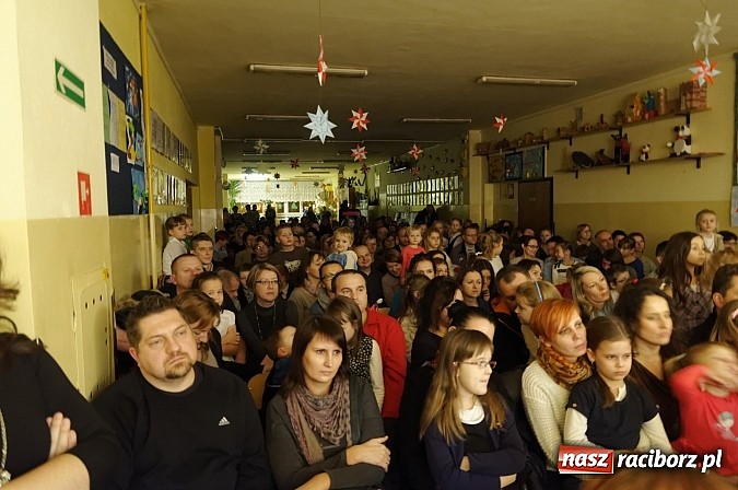 Zdjęcie w galerii na portalu naszraciborz.pl: Pokoleniowe kolędowanie w osiemnastce  wiadomości z regionu