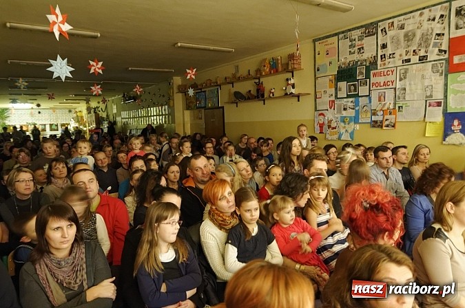 Zdjęcie w galerii na portalu naszraciborz.pl: Pokoleniowe kolędowanie w osiemnastce  wiadomości z regionu