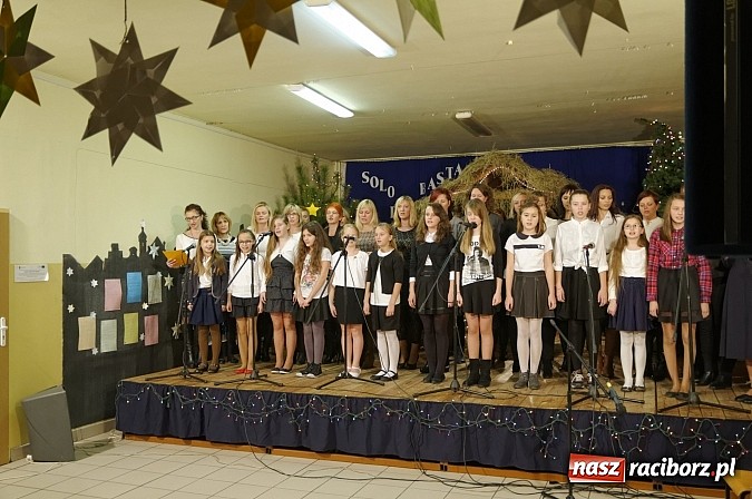 Zdjęcie w galerii na portalu naszraciborz.pl: Pokoleniowe kolędowanie w osiemnastce  wiadomości z regionu