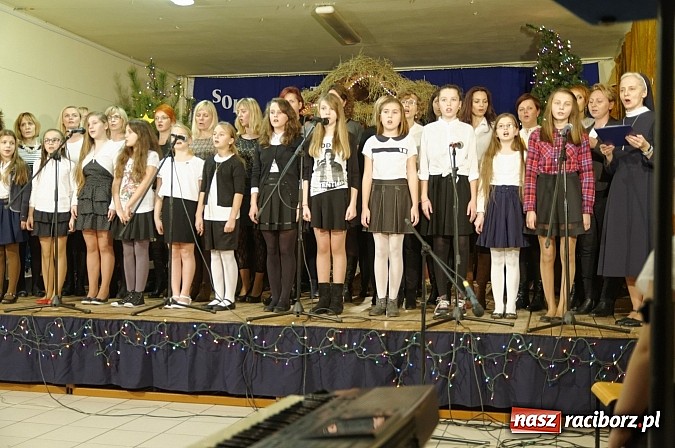 Zdjęcie w galerii na portalu naszraciborz.pl: Pokoleniowe kolędowanie w osiemnastce  wiadomości z regionu