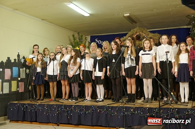 Zdjęcie w galerii na portalu naszraciborz.pl: Pokoleniowe kolędowanie w osiemnastce  wiadomości z regionu