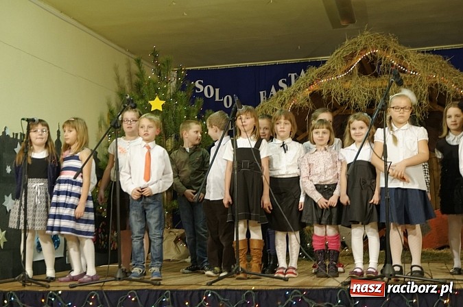 Zdjęcie w galerii na portalu naszraciborz.pl: Pokoleniowe kolędowanie w osiemnastce  wiadomości z regionu