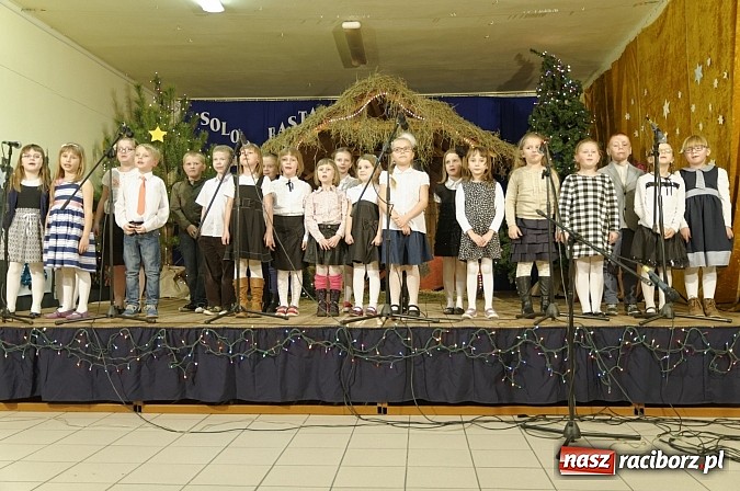 Zdjęcie w galerii na portalu naszraciborz.pl: Pokoleniowe kolędowanie w osiemnastce  wiadomości z regionu