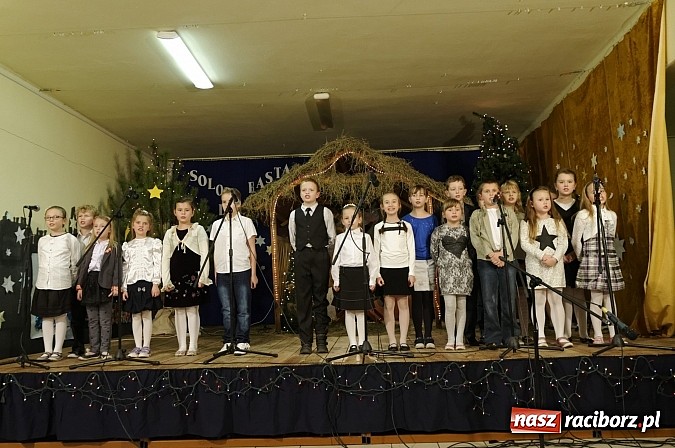 Zdjęcie w galerii na portalu naszraciborz.pl: Pokoleniowe kolędowanie w osiemnastce  wiadomości z regionu