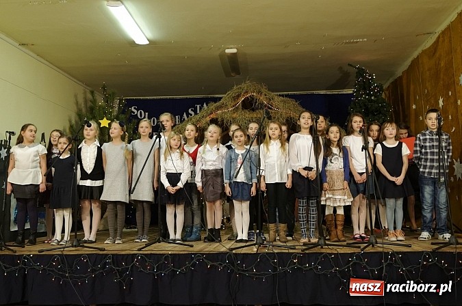 Zdjęcie w galerii na portalu naszraciborz.pl: Pokoleniowe kolędowanie w osiemnastce  wiadomości z regionu