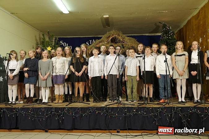 Zdjęcie w galerii na portalu naszraciborz.pl: Pokoleniowe kolędowanie w osiemnastce  wiadomości z regionu