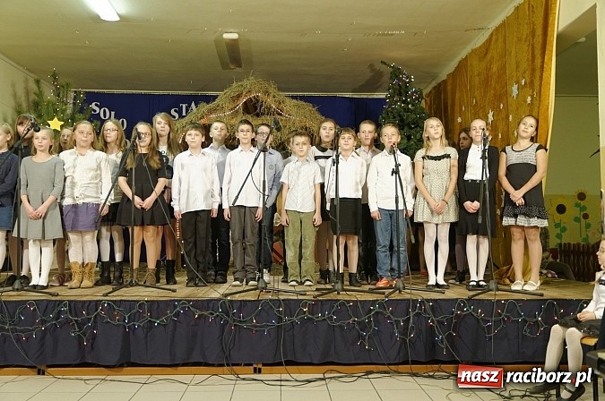Zdjęcie w galerii na portalu naszraciborz.pl: Pokoleniowe kolędowanie w osiemnastce  wiadomości z regionu