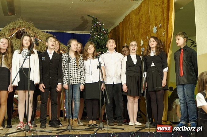 Zdjęcie w galerii na portalu naszraciborz.pl: Pokoleniowe kolędowanie w osiemnastce  wiadomości z regionu