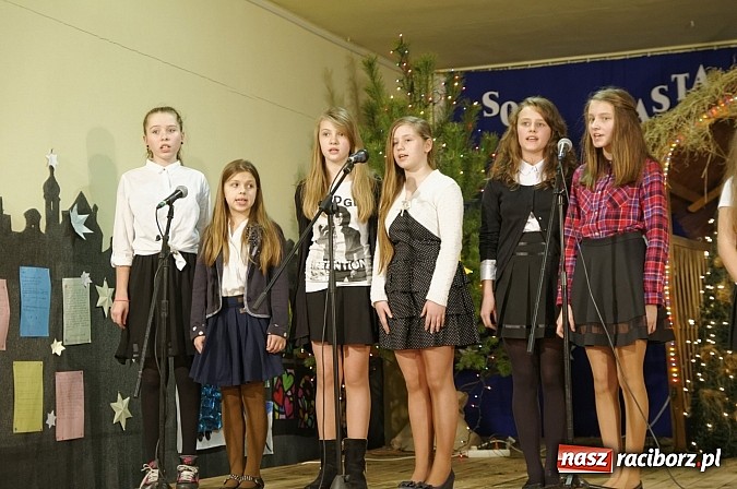 Zdjęcie w galerii na portalu naszraciborz.pl: Pokoleniowe kolędowanie w osiemnastce  wiadomości z regionu
