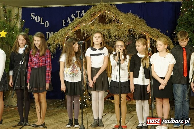 Zdjęcie w galerii na portalu naszraciborz.pl: Pokoleniowe kolędowanie w osiemnastce  wiadomości z regionu