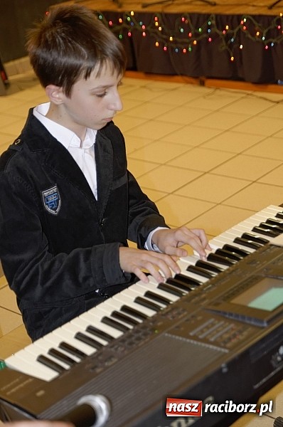 Zdjęcie w galerii na portalu naszraciborz.pl: Pokoleniowe kolędowanie w osiemnastce  wiadomości z regionu